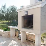 Villa Mista Sutivan