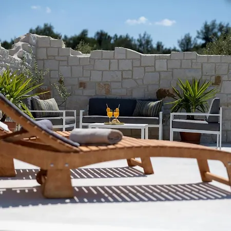Villa Mista Sutivan