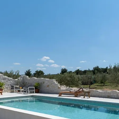 Villa Mista