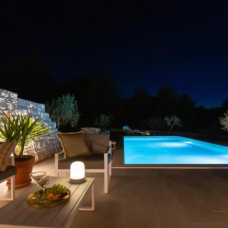 Mista Villa *