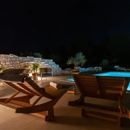 Villa Mista Sutivan