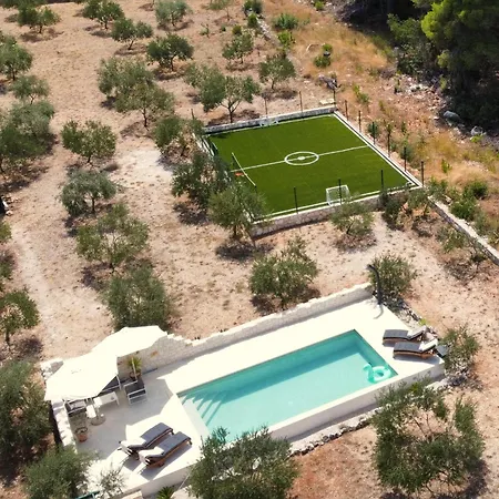 Villa Mista *