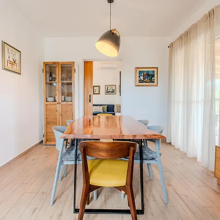 Mista Villa